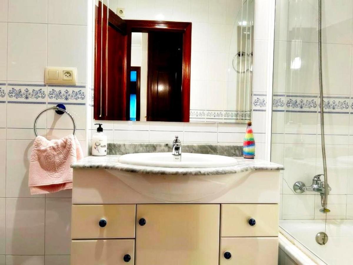 Apartamento Holibai, Amiguinos, Amplia Vivienda Con Parking Al Lado De La Playa Baiona Exterior foto